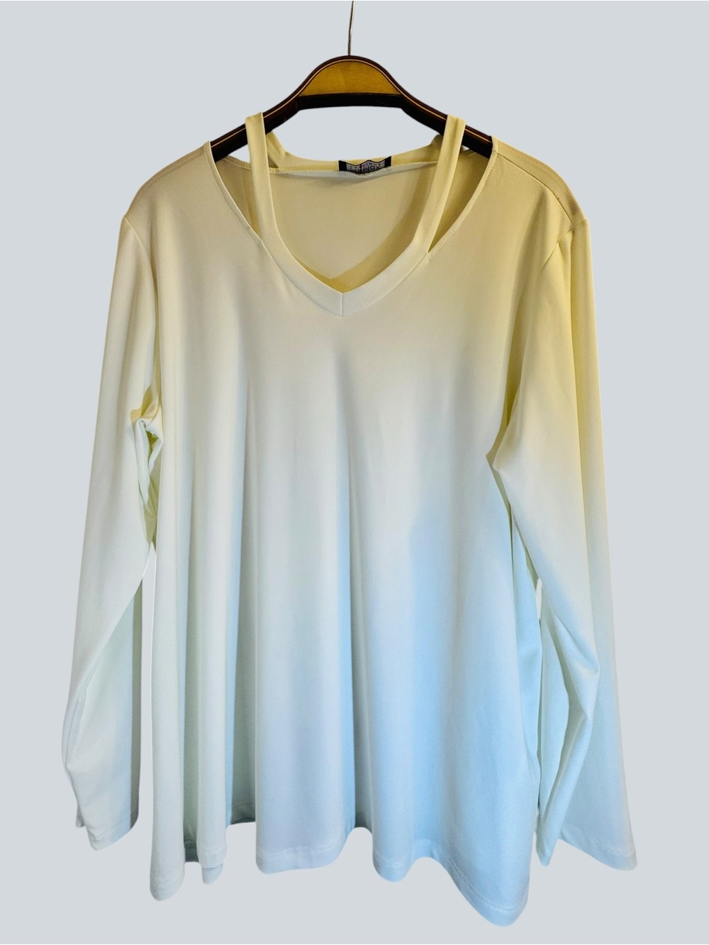 Mr Max White Cutout V Neck Top Size XL Long Sleeve Stretch Blouse